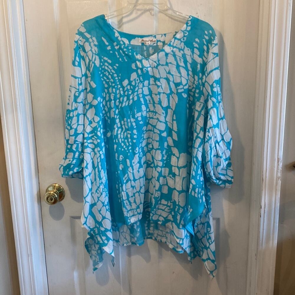 Pleasant Shade XL turquoise and white cover up top